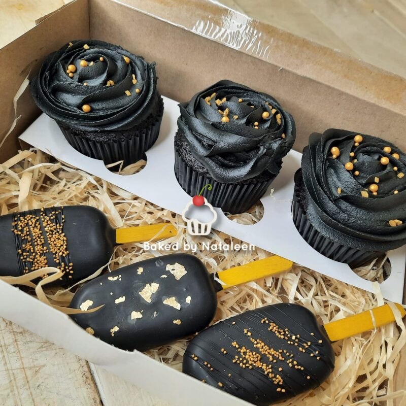 Black and Gold Themed Cakesicles