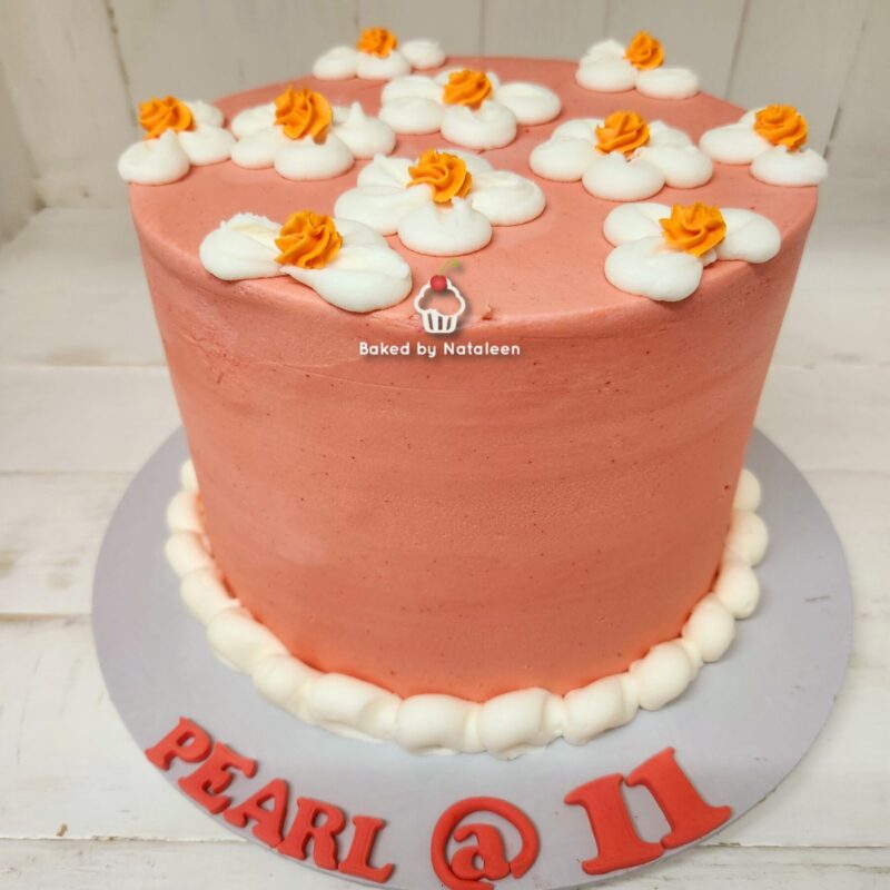 Peach Buttercream Cake With Daisies