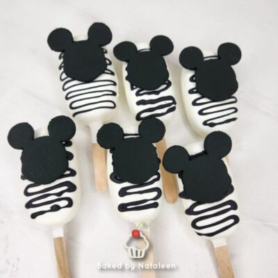 White and Black Mickey Mouse Cakesicles