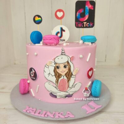 TikTok Cake With Macarons