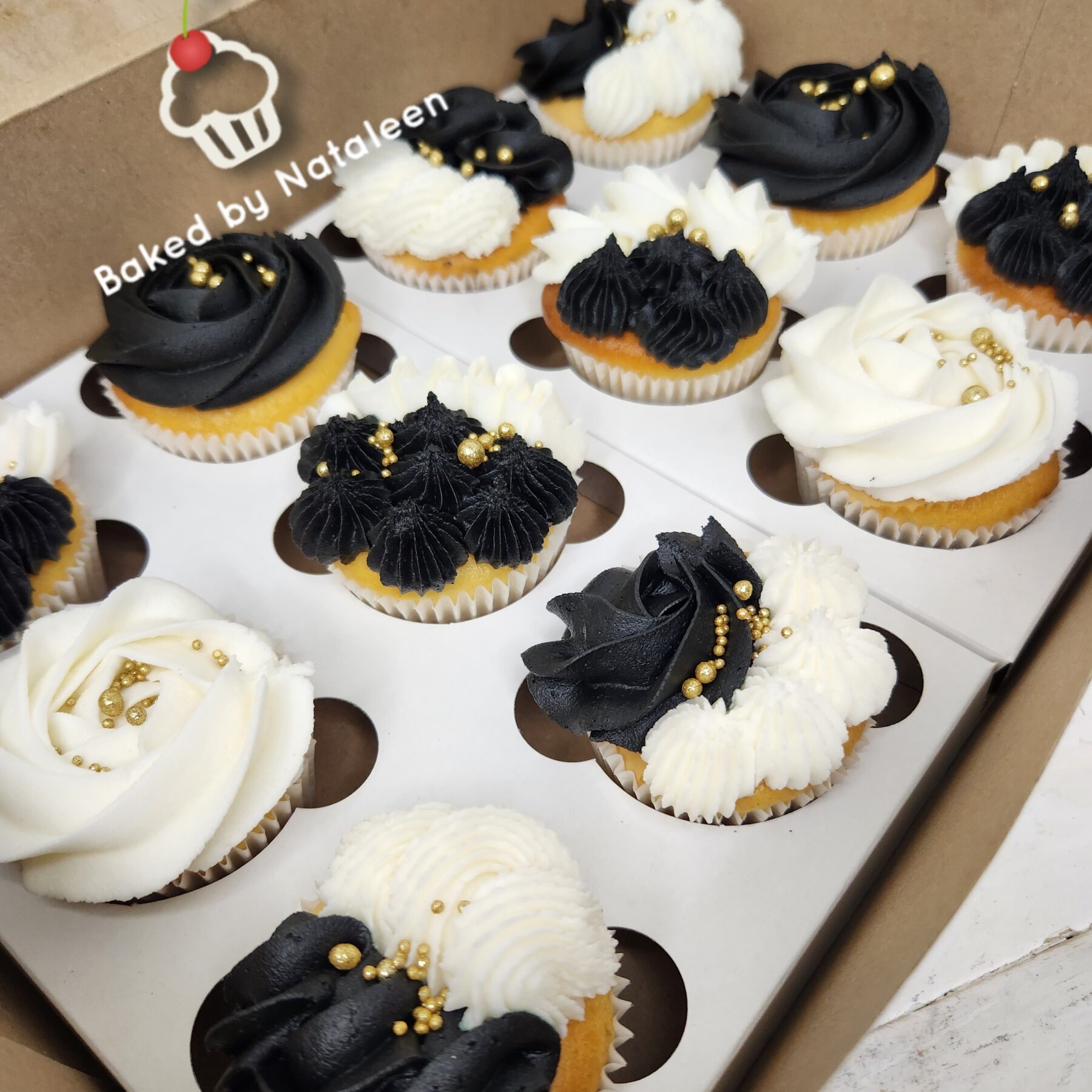 Black, White and Gold Cupcakes - Image 2