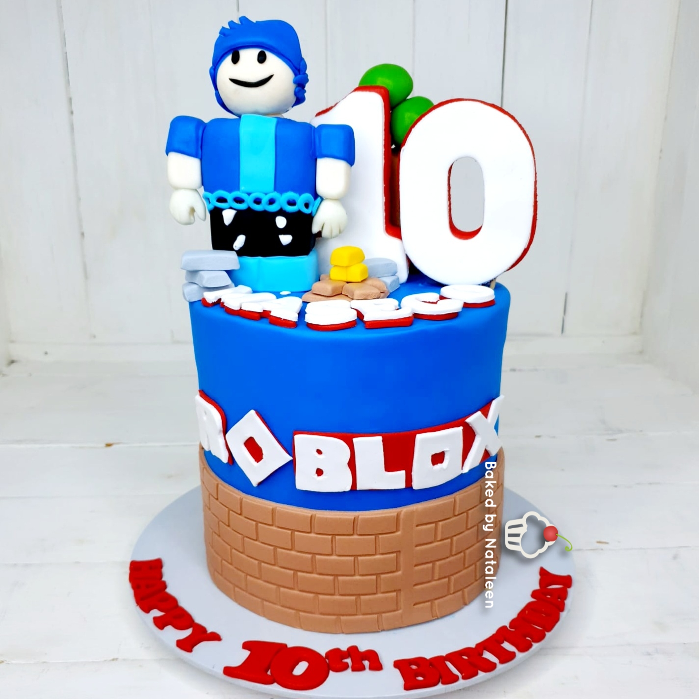 Roblox-themed Fondant Cake - Image 5